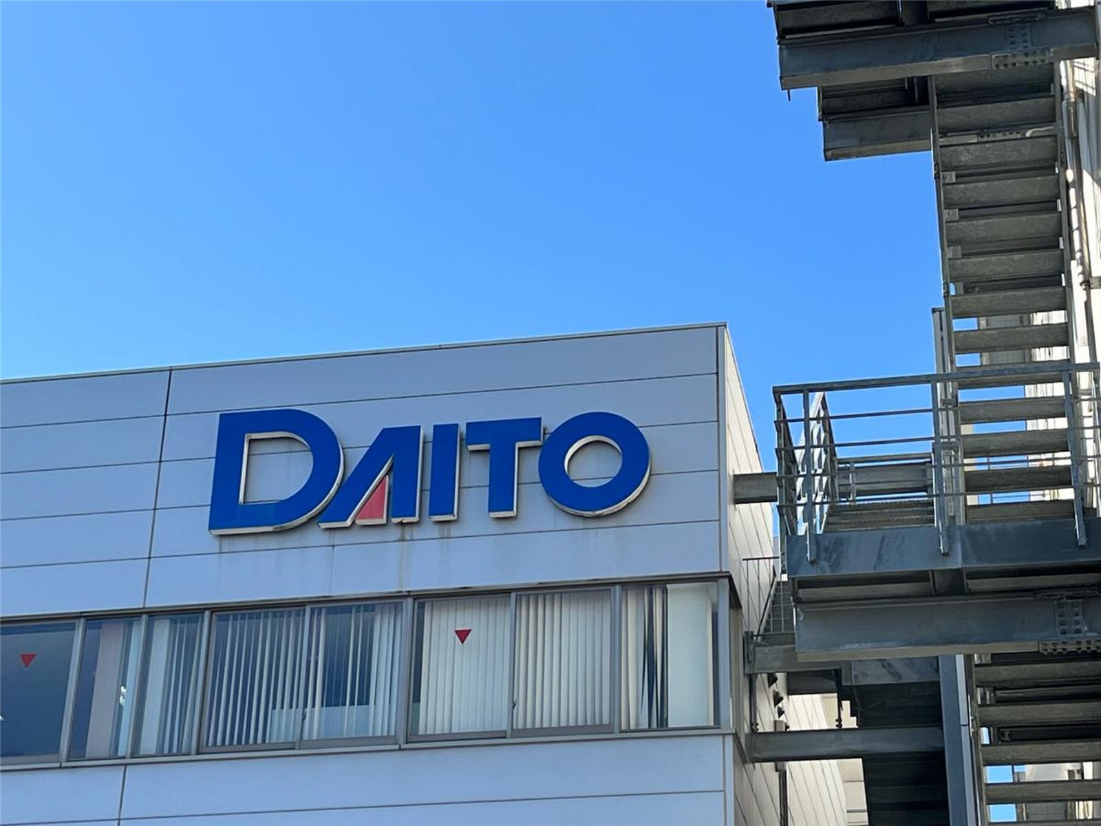 Pharmaceutical production and packaging facility