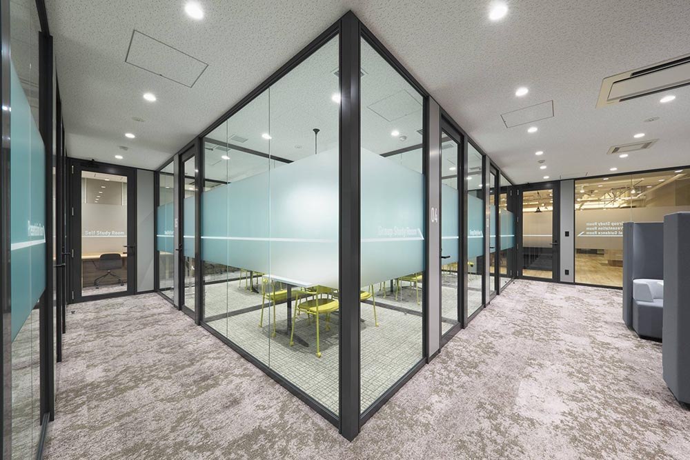Komatsu Wall Industry movable partition installation