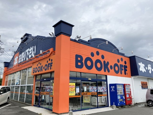 BookOff secondhand-goods store interior