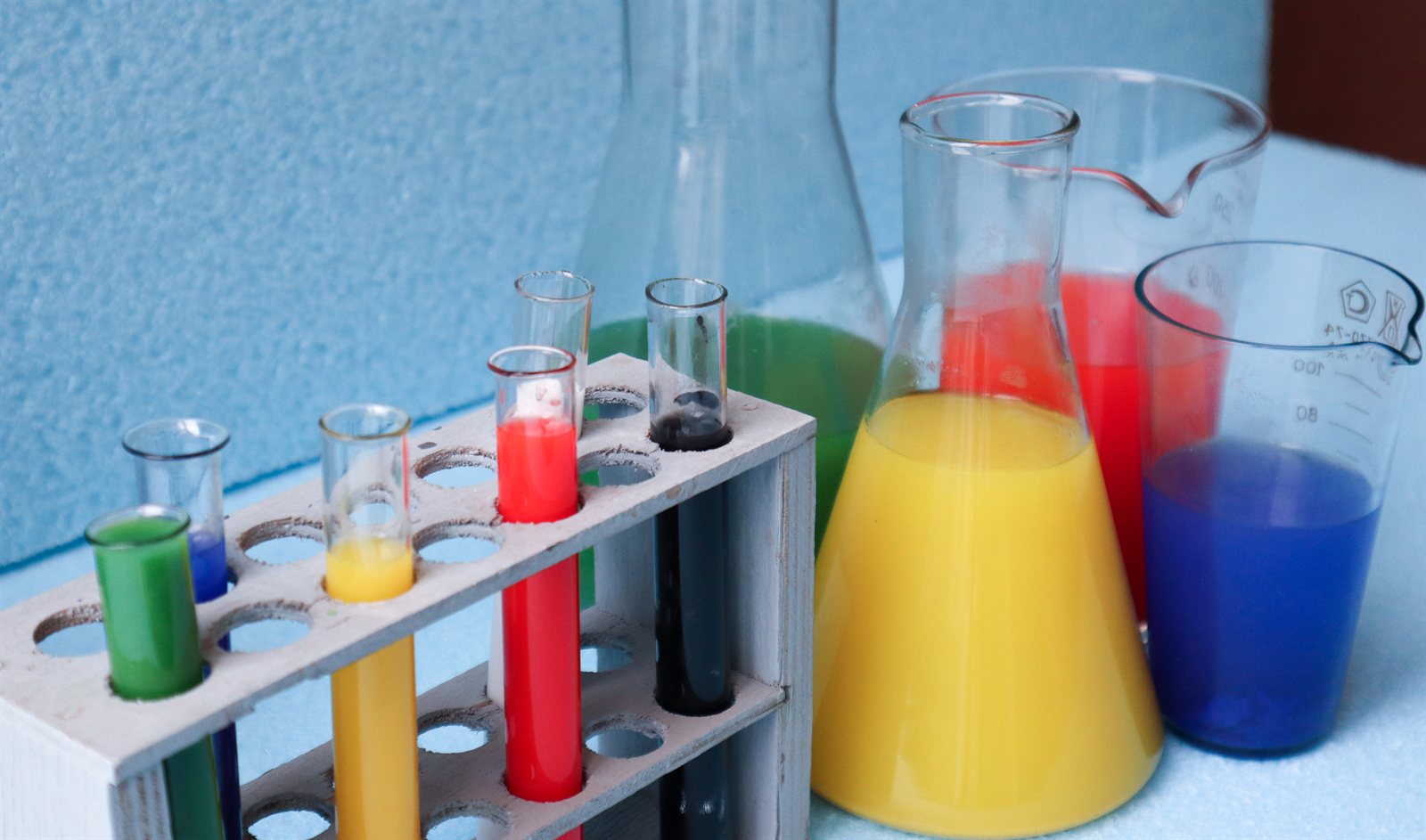 Laboratory and science teaching equipment representing Yagami Inc.