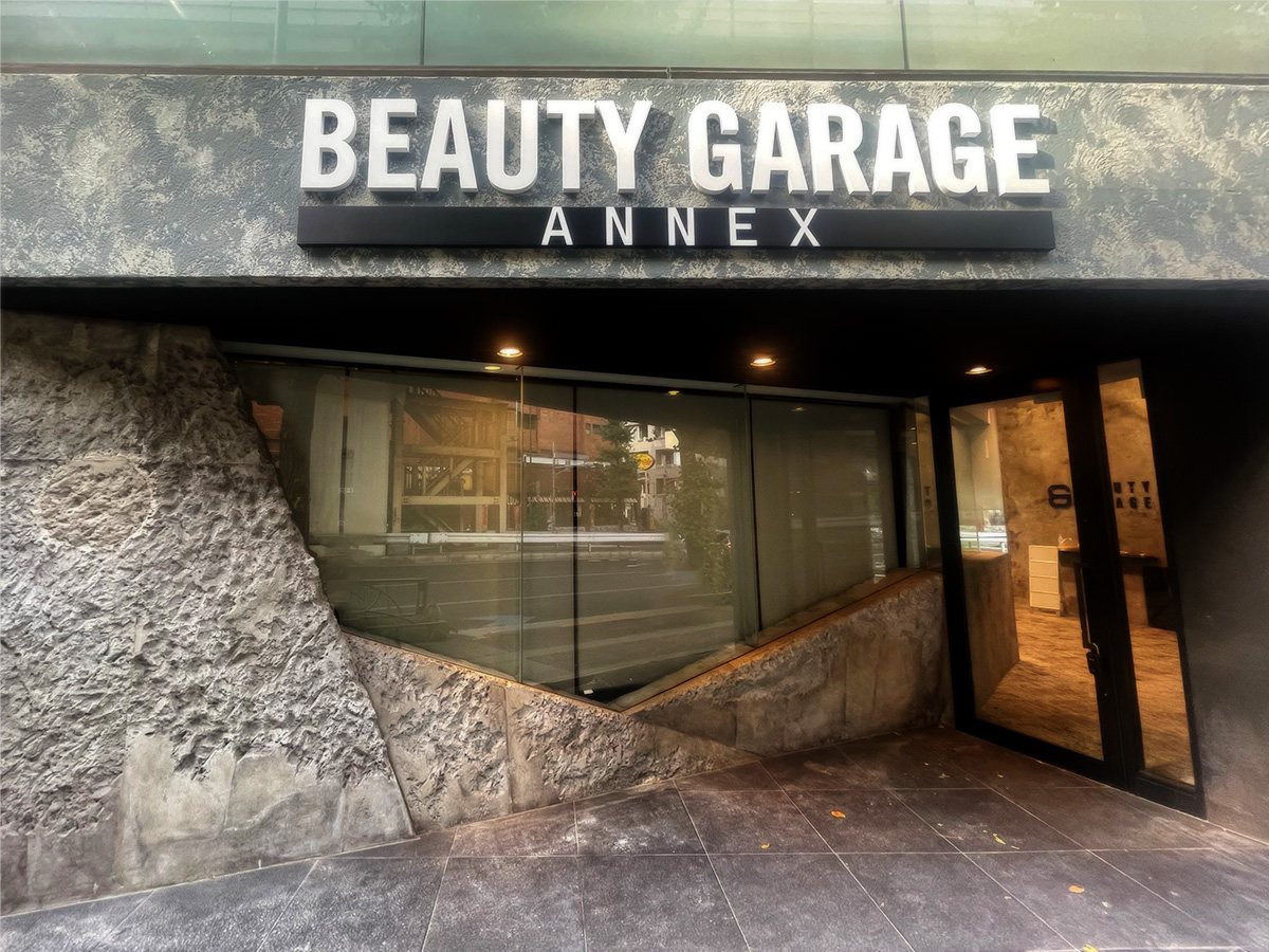 Hair-salon equipment and interior — Beauty Garage is a B2B platform for the beauty-salon industry